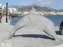 Delphin an der Promenade von Ierapatra, Kreta, Griechenland